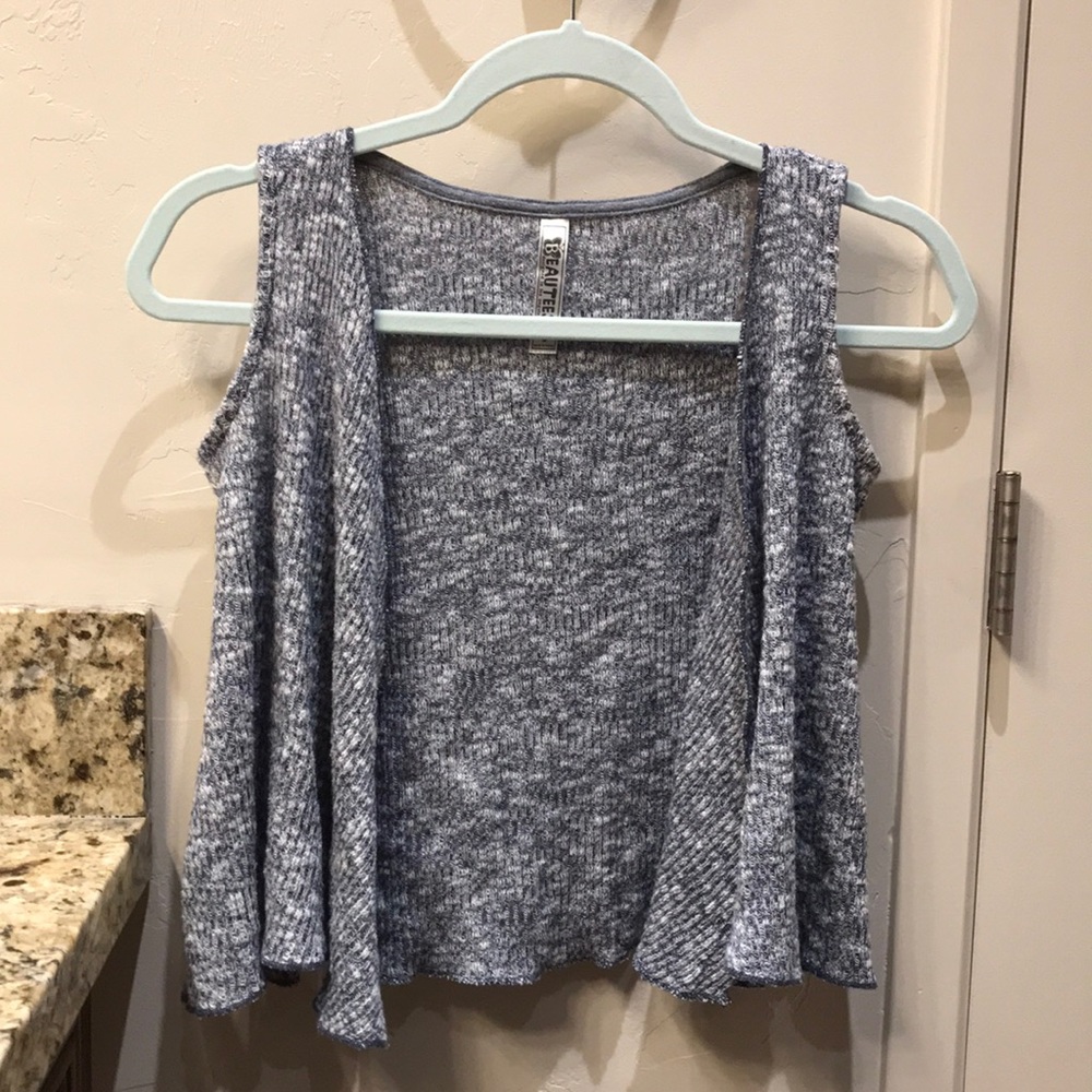 Gray blue and white knitted belaro